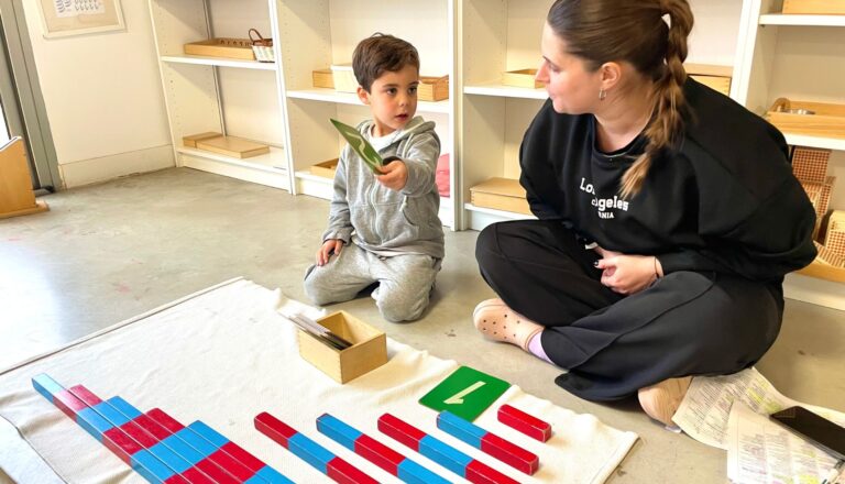 Casa de Niños - Guide working with children